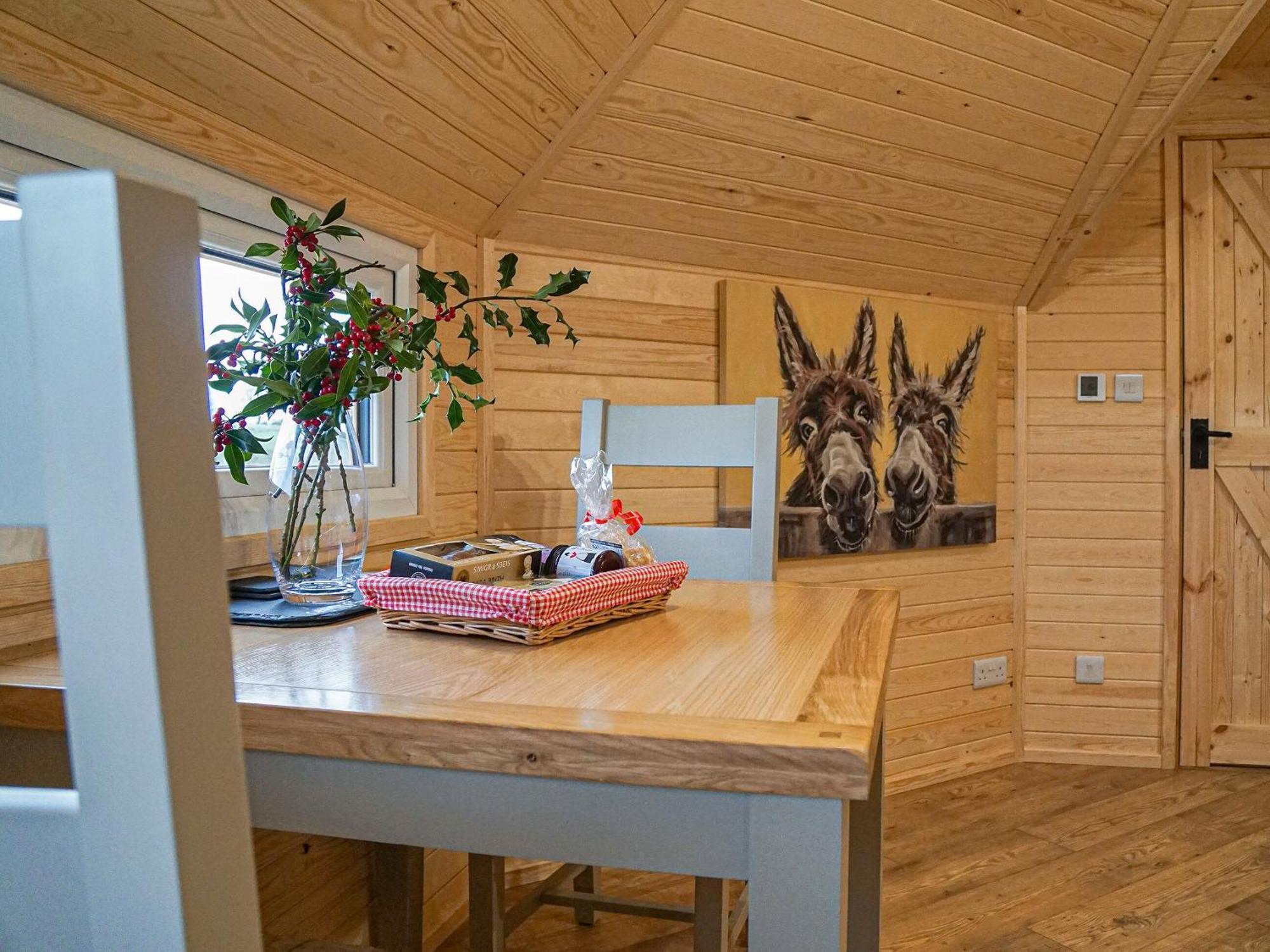 Holiday home Cwt Celyn-qu7605 *