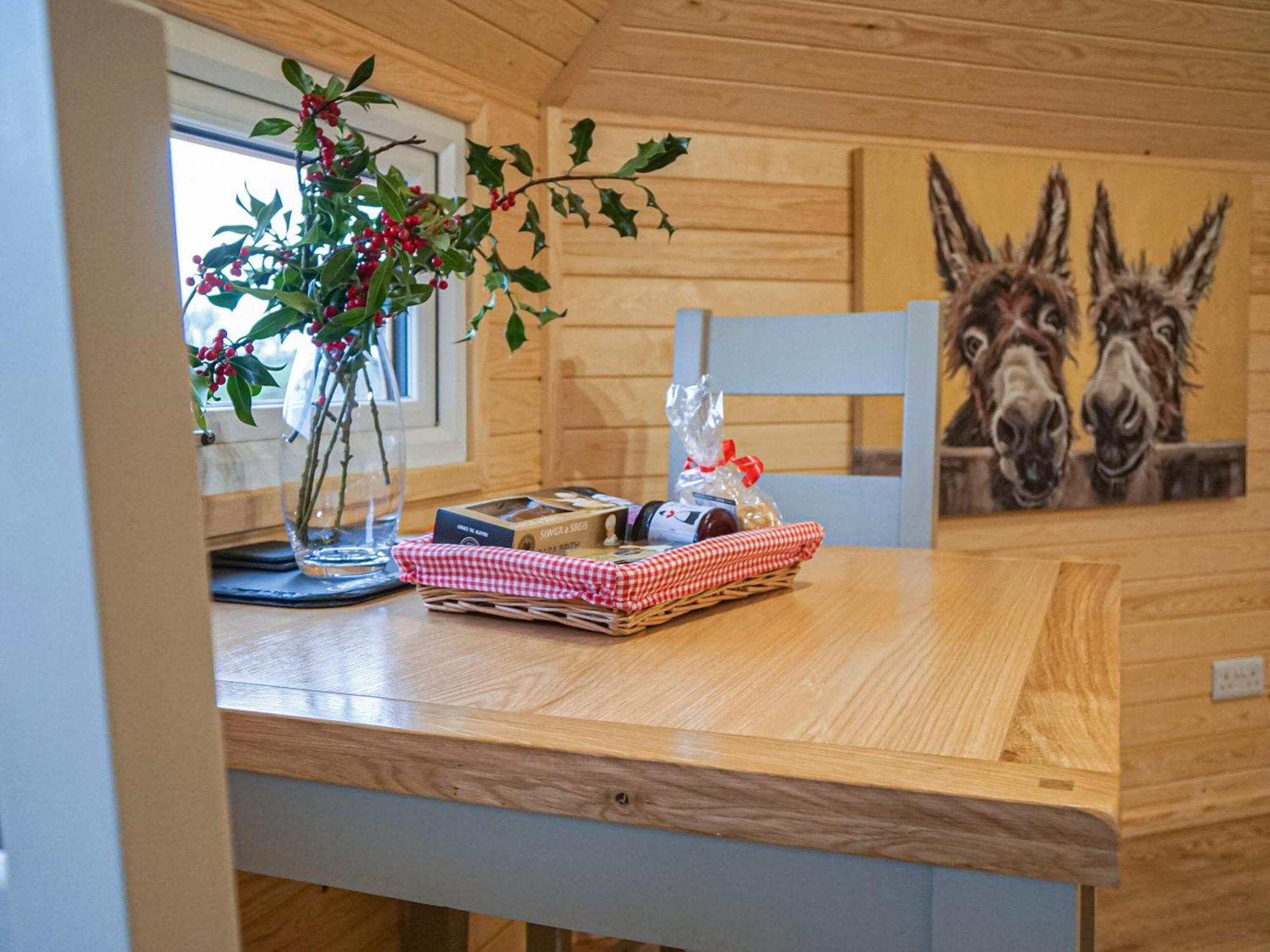 Cwt Celyn-qu7605 Holiday home Llangerniew
